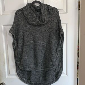 ☃️ DKNY Gray Silver Cowl Neck High Low Poncho Cape XS / S